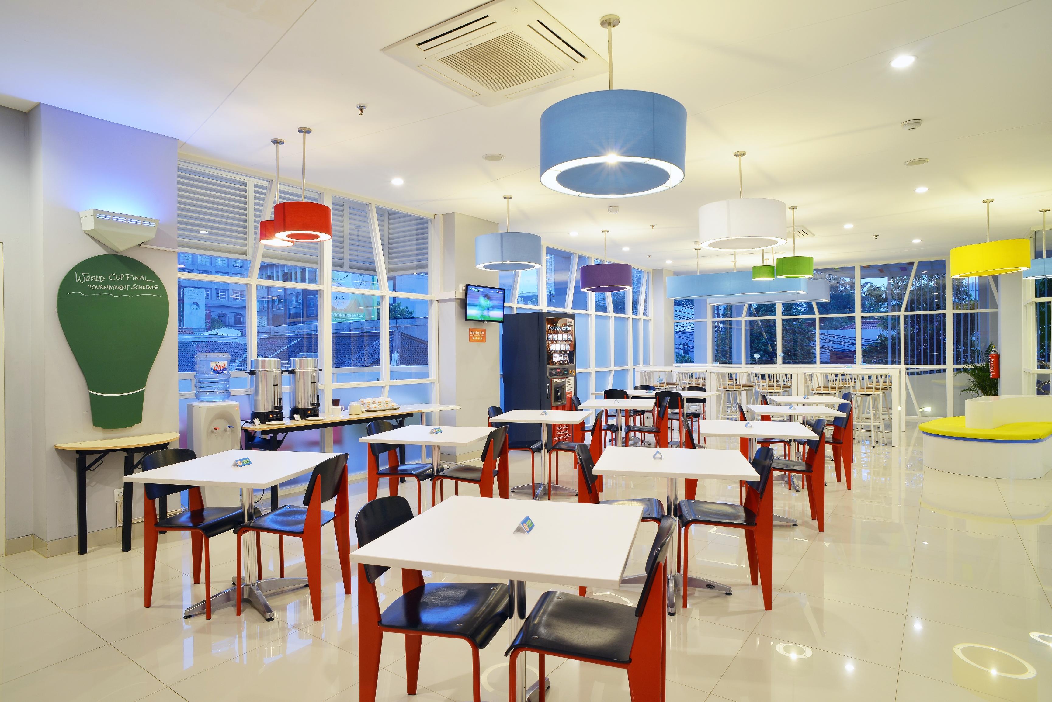 Pop! Hotel Kemang Jakarta Exterior photo